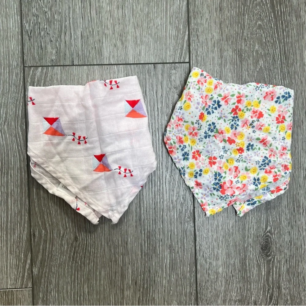 GYMBOREE 2PC MUSLIN COTTON BANDANA BIBS